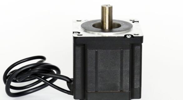 有步進(jìn)伺服電機(jī)嗎，步進(jìn)電機(jī)與伺服電機(jī)的區(qū)別和應(yīng)用